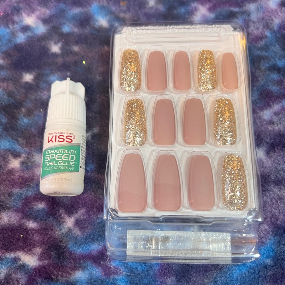 Kiss brand glue on nails
